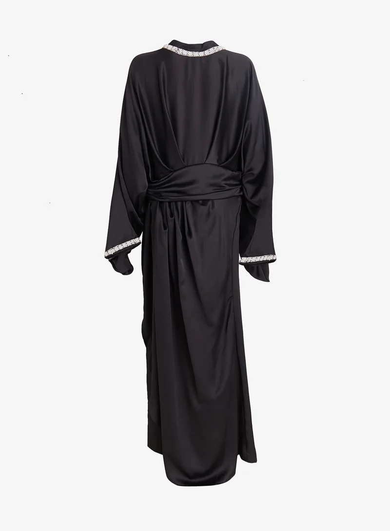 خزانة فستان مقاس كبير بياقة مزينة